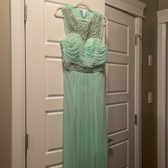 Prom gown - Picture 1 of 3